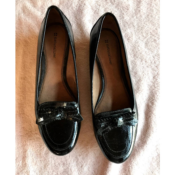 Copied - Naturalizer Patent Leather Flats with Bows - Picture 5 of 8